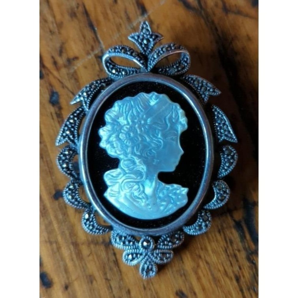 VINTAGE ANTIQUE STERLING SILVER CAMEO PIN BROOCH Very Pretty